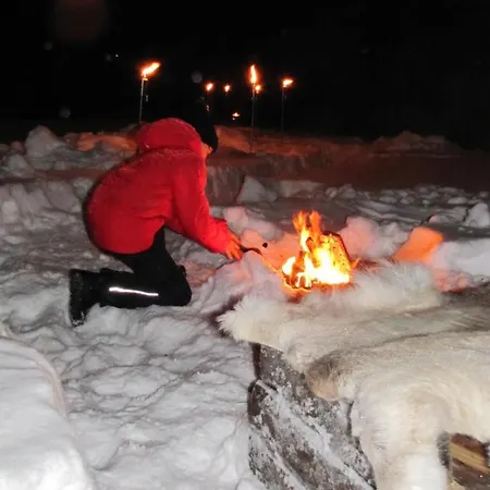 Uniikki Maalaisidyllissae 4*