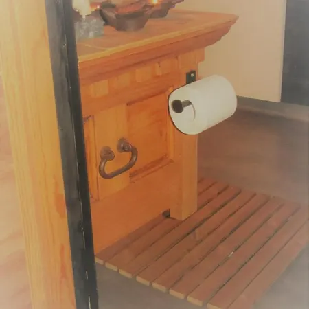Uniikki Majoitus Maalaisidyllissae 2*