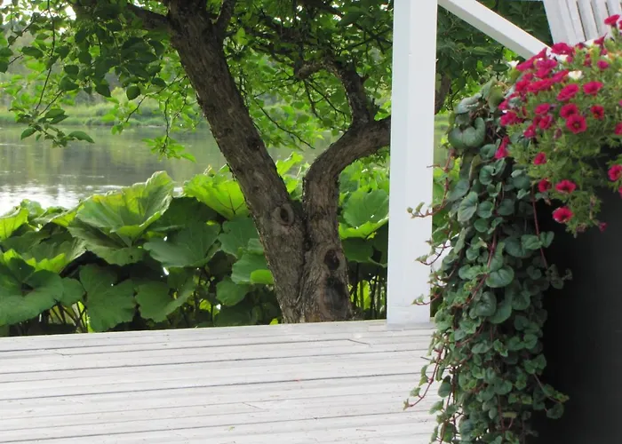 Uniikki Maalaisidyllissä 4*