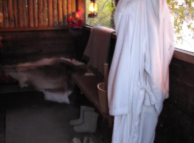 Uniikki Maalaisidyllissä 4*