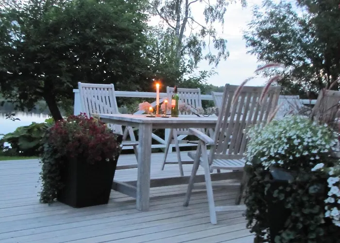 Uniikki Maalaisidyllissä Aamiaismajoitus 4*